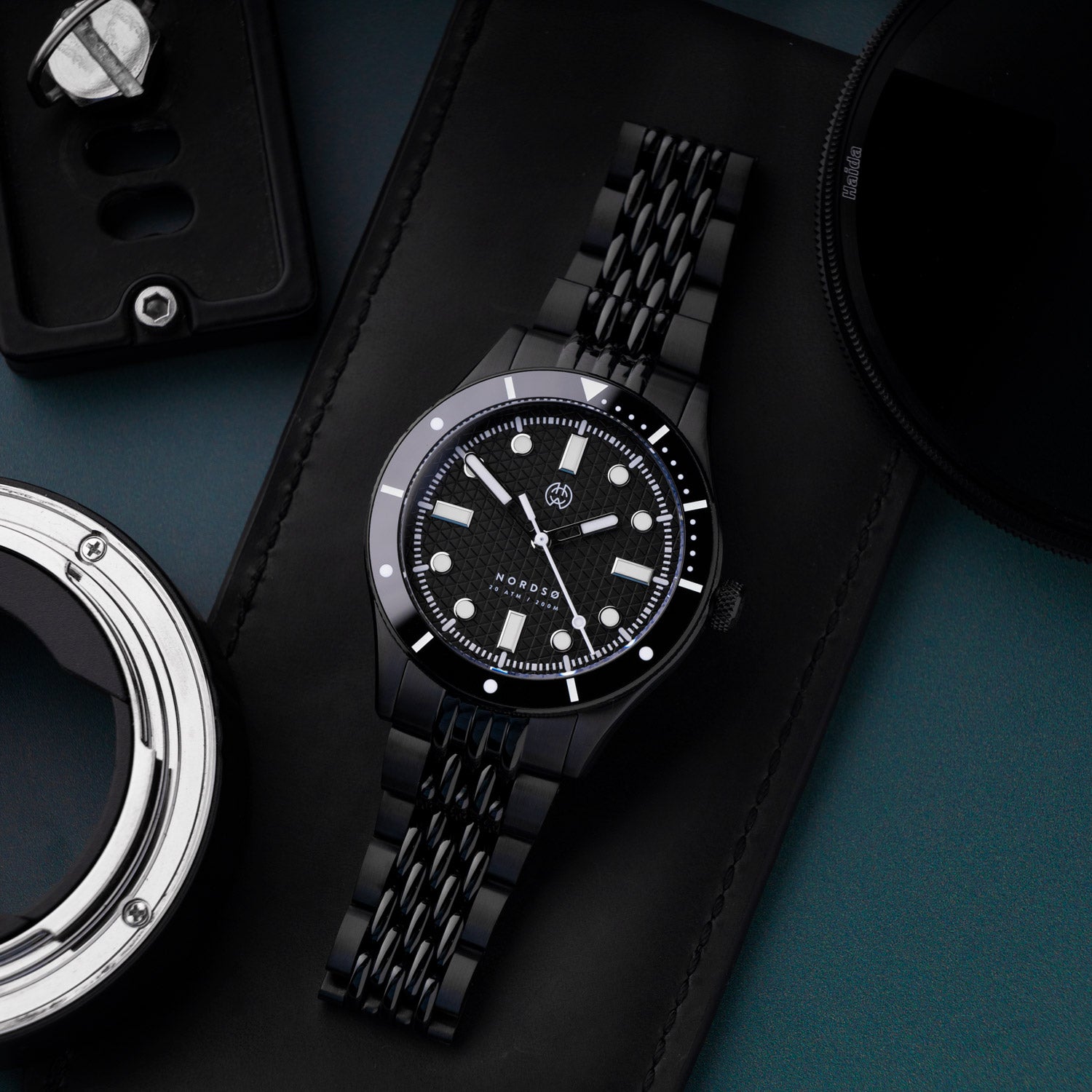 ina_nameless stand & anulus & MoonRider黒 Four Hands Adolfo Nightstand - Modern Black Ash